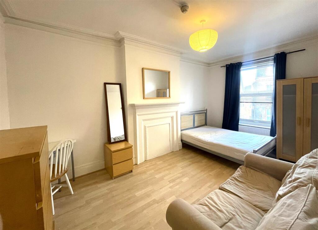 Main image of property: 216 West end land, London