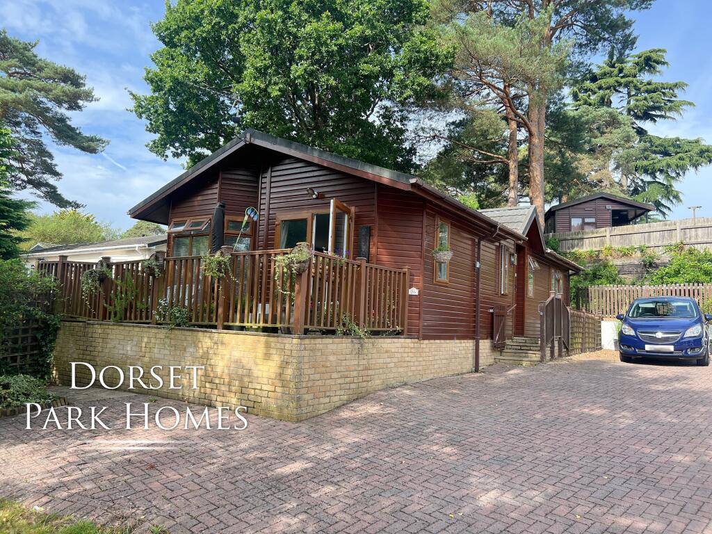 2-bed caravan on Tall Trees Park, Matchams Lane, Christchurch, BH23, £130,000