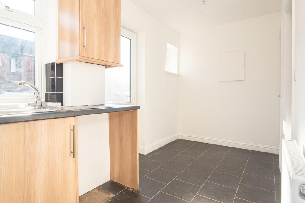 House in Leeds, Bradley Hill, Swinnow - More