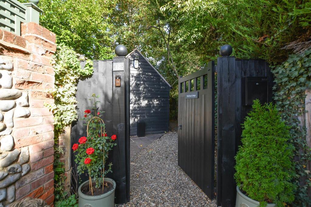 Wild Rose Cottage, Brentwood Road, Ingrave, Brentwood photo 4