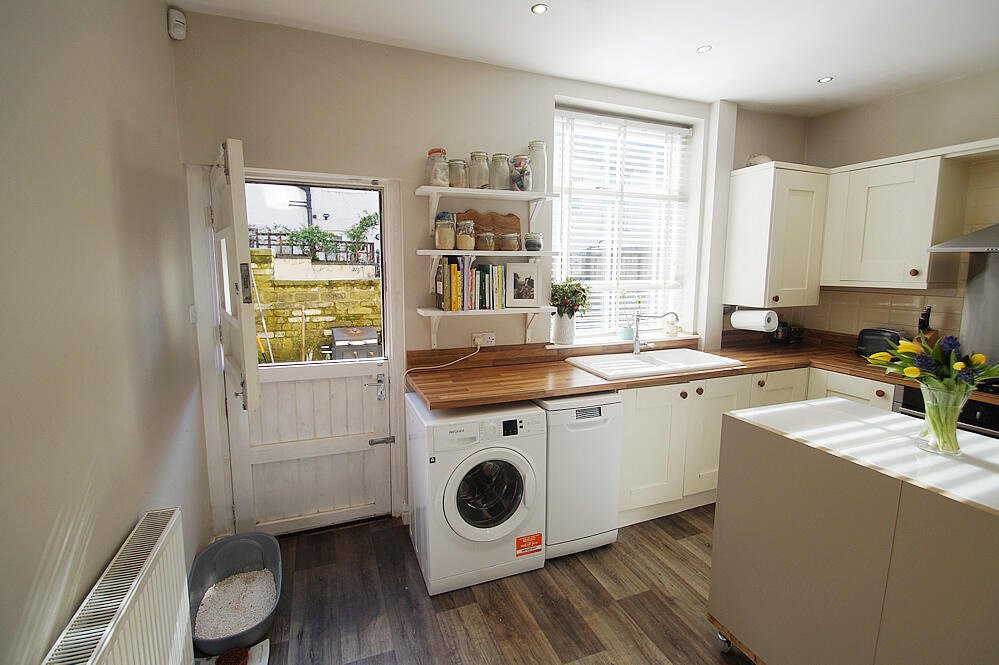 4 Shadows Lane, Mossley / Greenfield photo 4