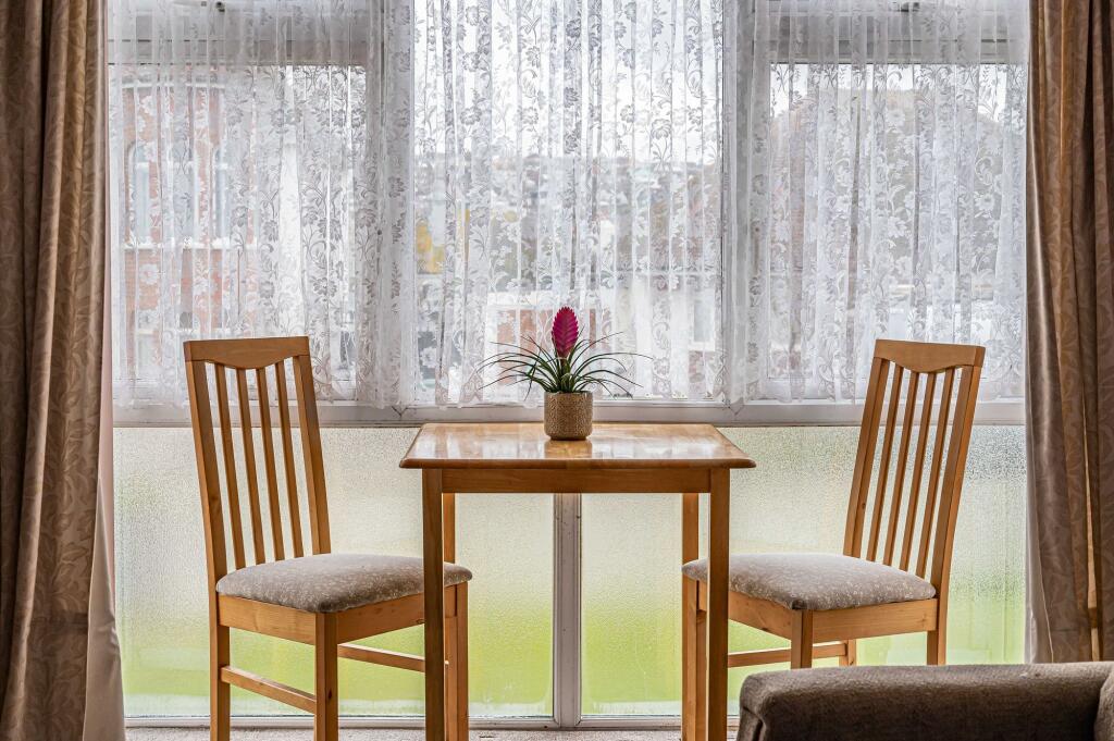 Apartment in Brighton, Saltdean - More