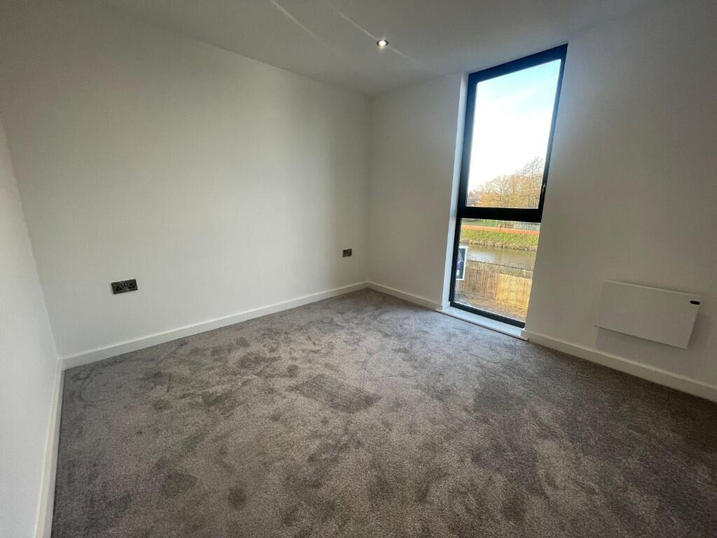 Apartment in Salford, Greater Manchester - View 5