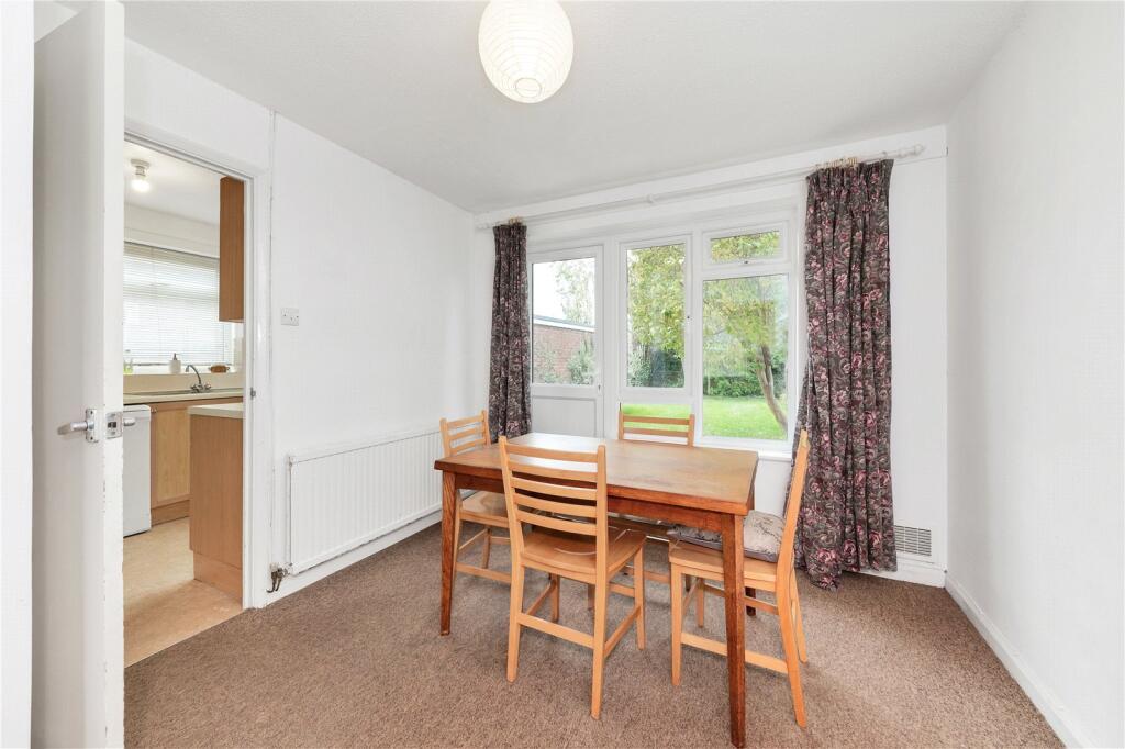 141, Kelsey Crescent, Cambridge, Cambridgeshire photo 3