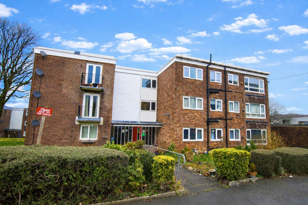 Apartment in Darwen, Sough - View 5