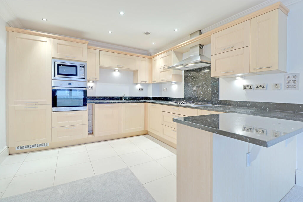 Apartment in Redhill - View 2