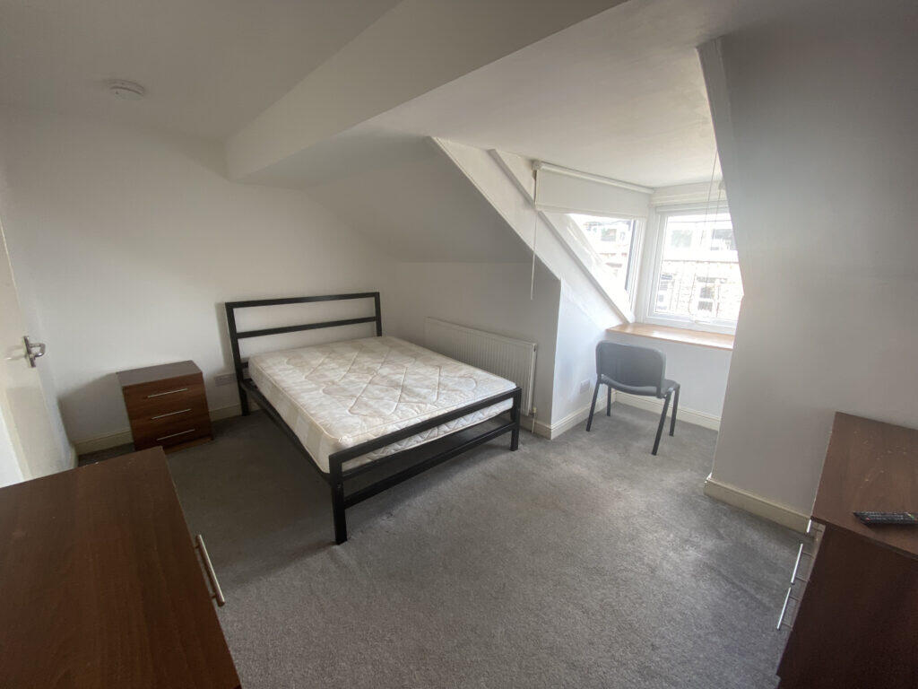 6 bedroom terraced house for rent