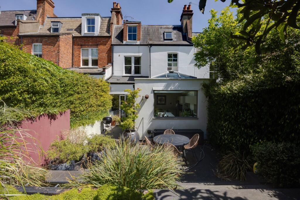House in London, Archway - More