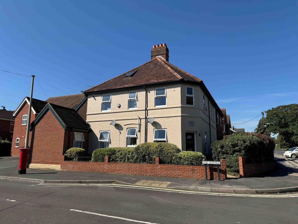 Flats 1, 2, 3 & 6 Avenue Court, The Avenue, Bishops Waltham, Southampton, SO32 1BN photo 4