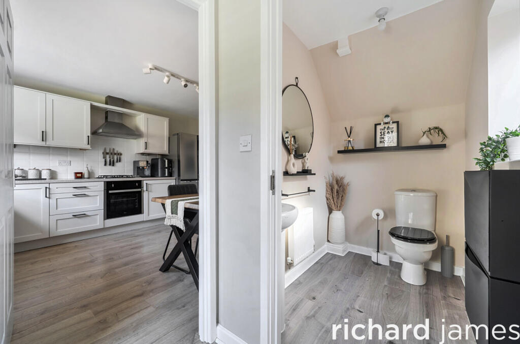 House in Swindon, Woodshaw, Royal Wootton Bassett - View 4