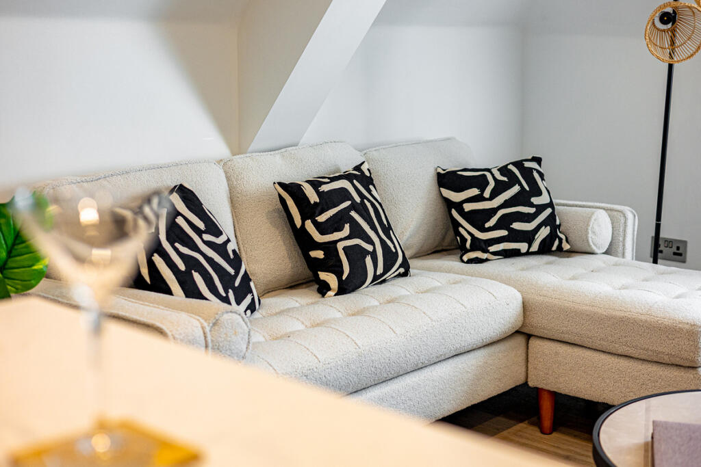 Apartment in Castle Point, Bread and Cheese Hill, Benfleet - More