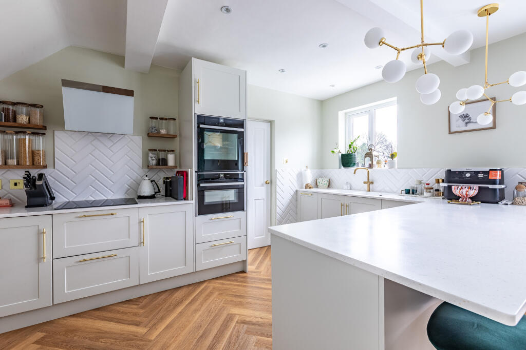 House in Weston-super-Mare, Preanes Green - More