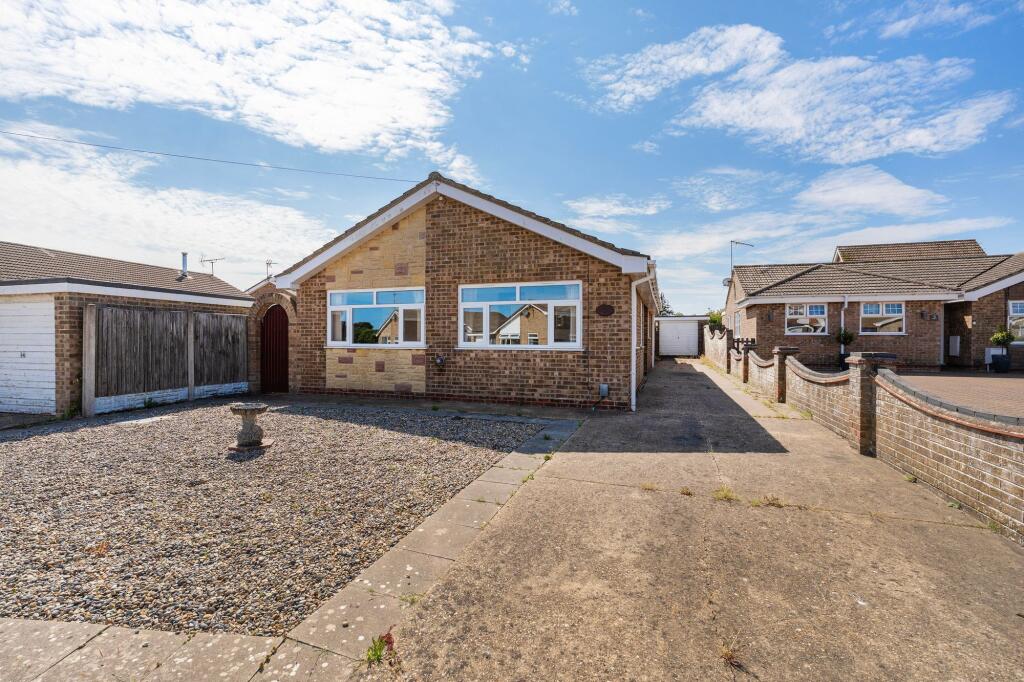 3-bed detached on Ashwood Close, Caister-On-Sea, £300,000