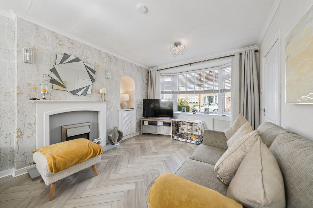 35 Brenfield Avenue, Muirend, Glasgow, G44 3LR photo 2