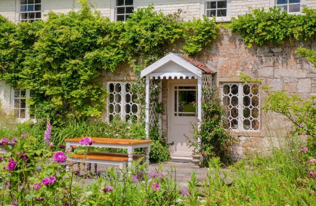 Main image of property: Corton