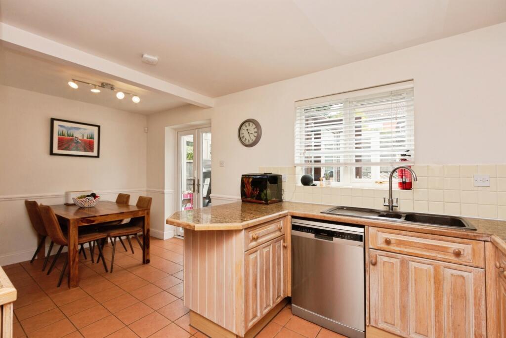 House in Surrey Heath, Windlesham - View 5