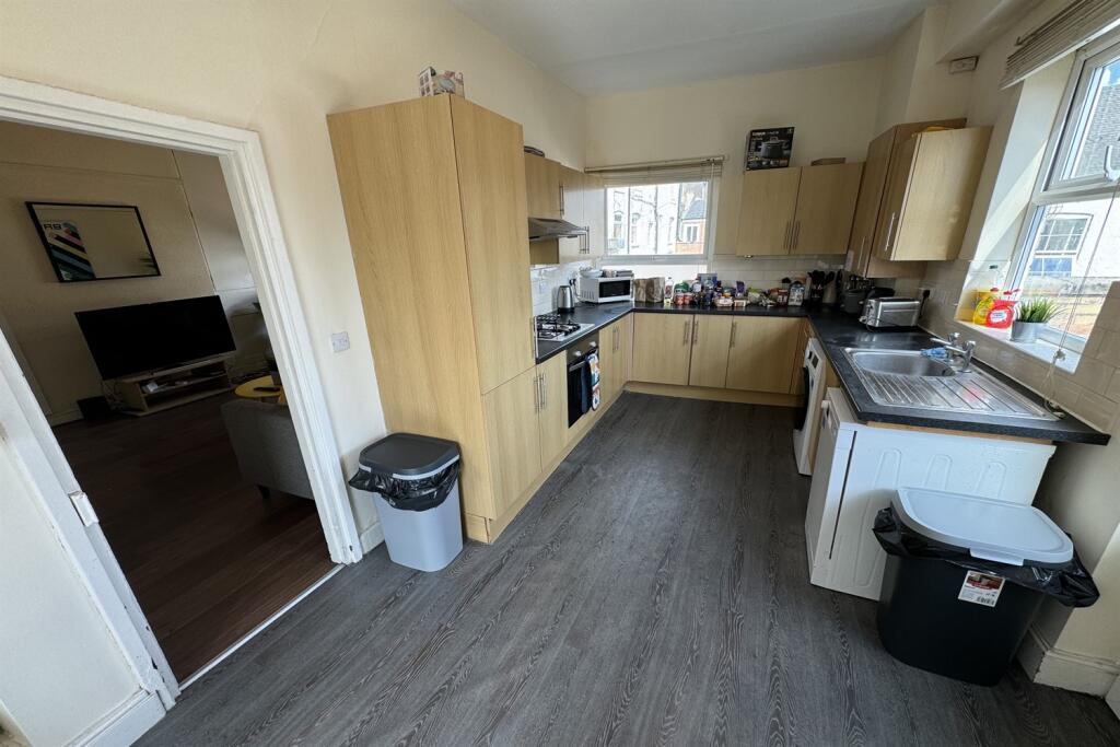 Apartment in Nottingham, Beeston - View 3