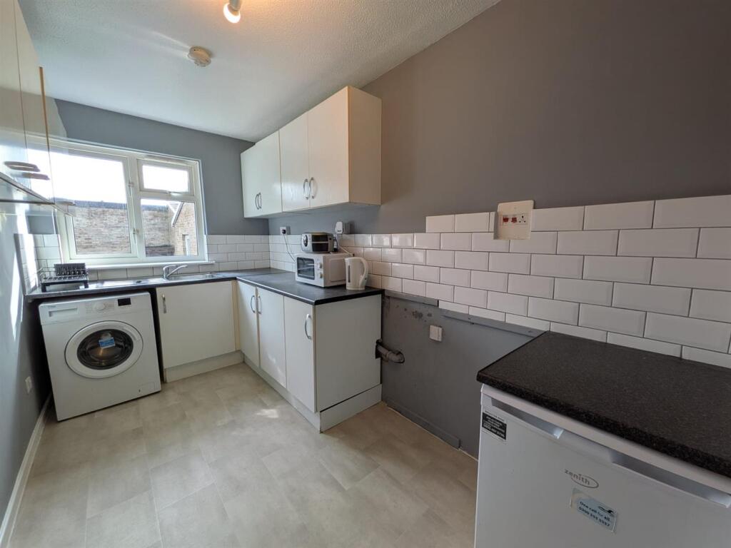 Brookfield Road, Bradford photo 3