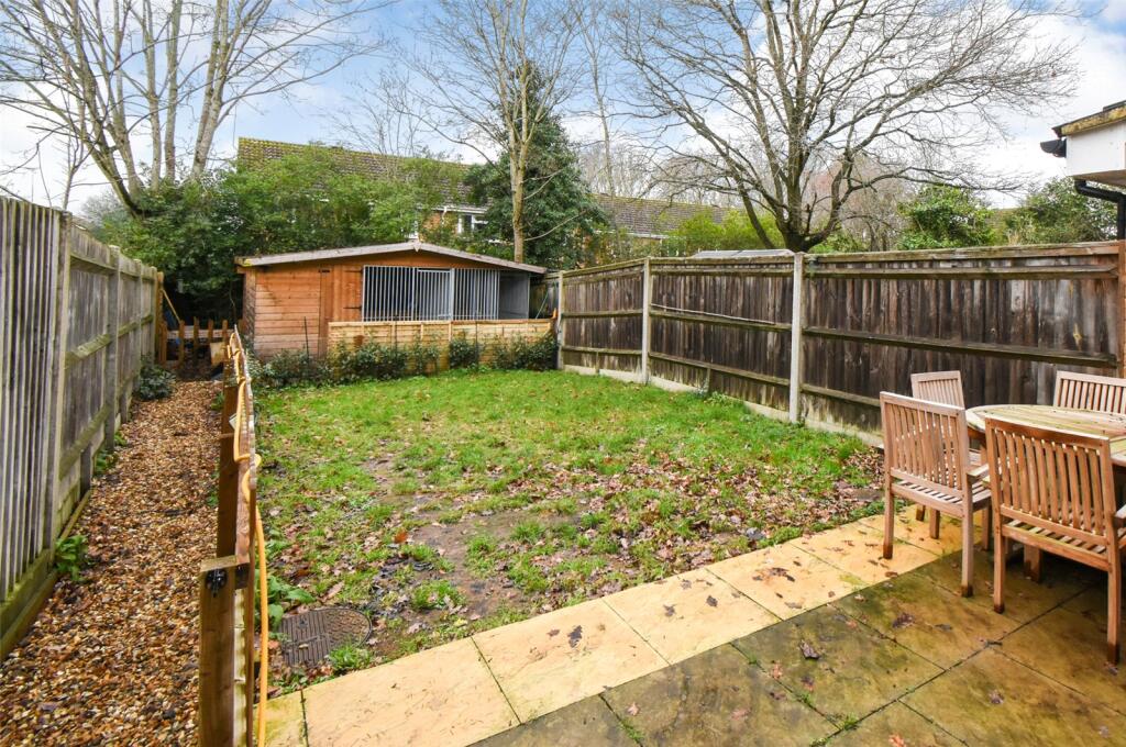 Cresley Drive, London Road, Hook, Hampshire, RG27 photo 3