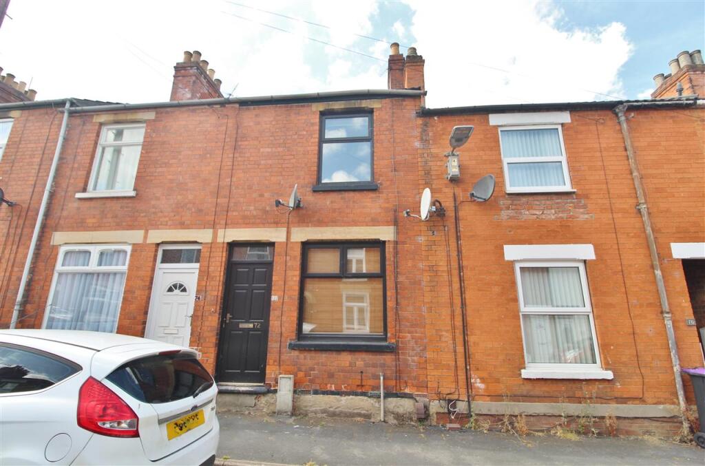 3-bed terraced on Victoria Street, Grantham, £100,000