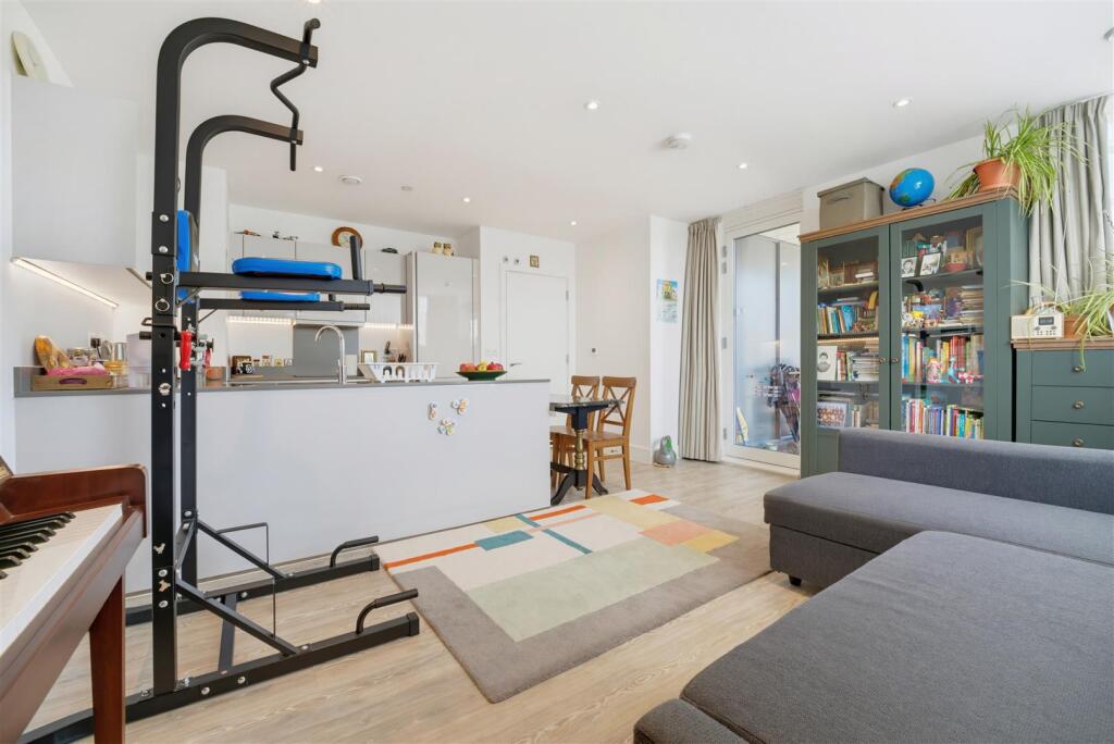 Apartment in London - View 5