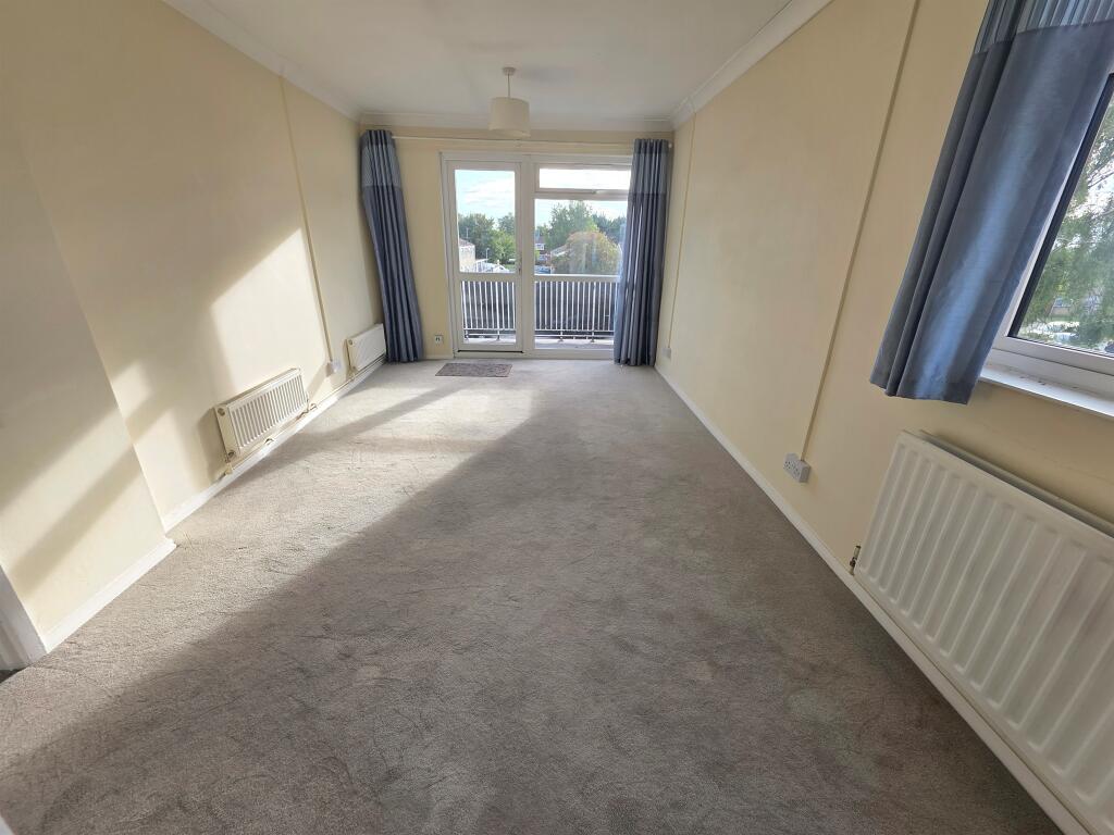 Apartment in Hemel Hempstead - View 4