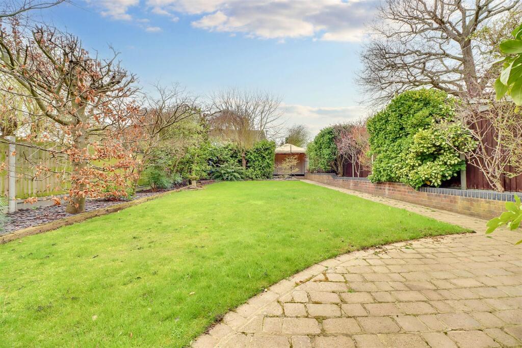 Church End Lane, Runwell, Wickford photo 2