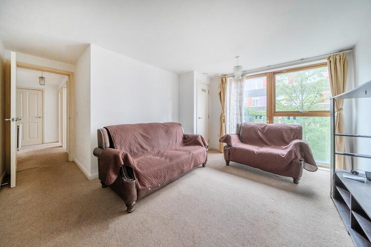 Apartment in Hounslow - View 4