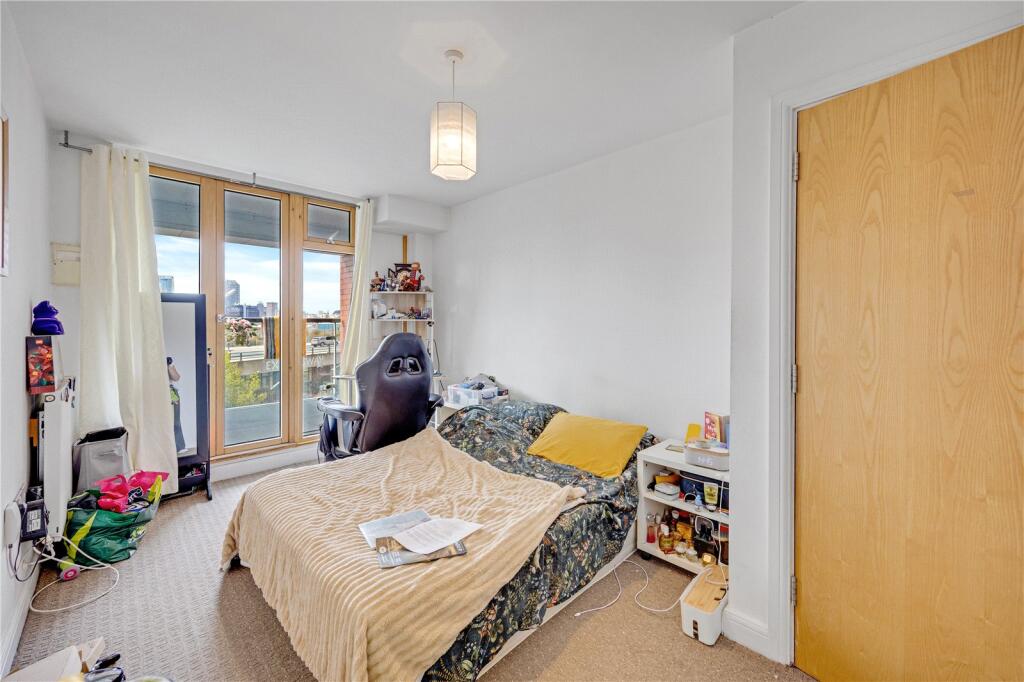 Apartment in London, Britannia Village, Canning Town - More