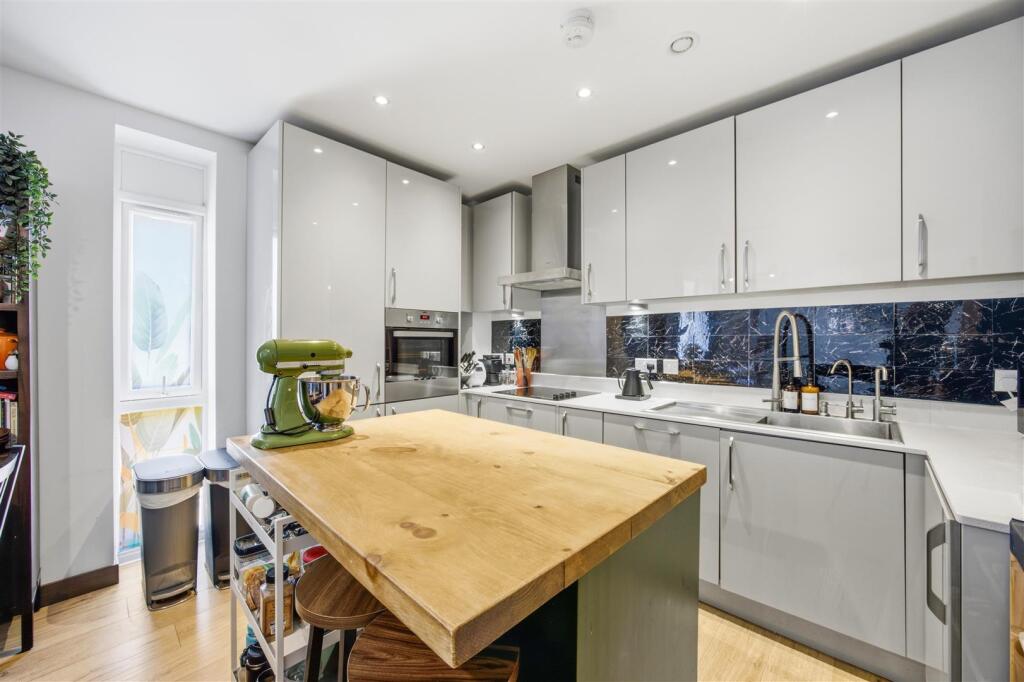 Apartment in London - View 4