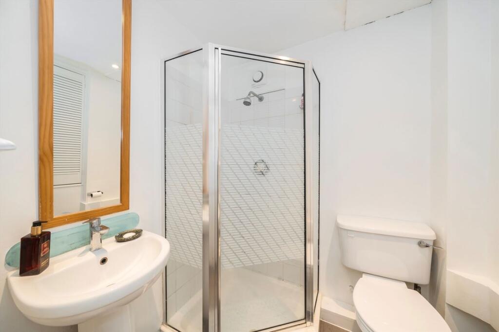 Apartment in London - View 5