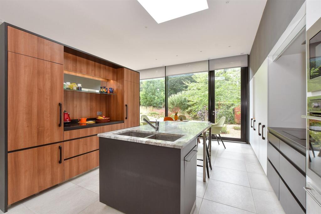 2-bed detached on The Causeway, Freshwater, Isle of Wight, £800,000