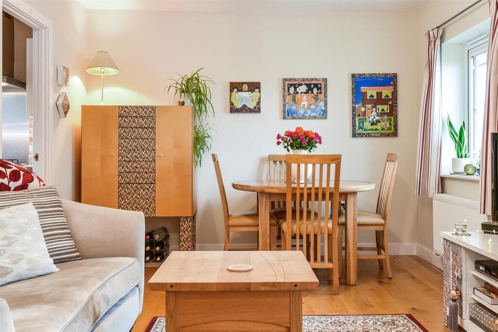 Apartment in Chichester, Fishbourne - View 5