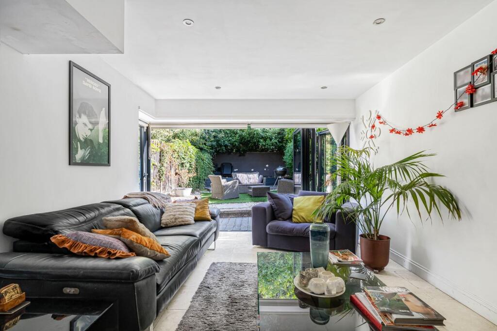 House in London - View 2