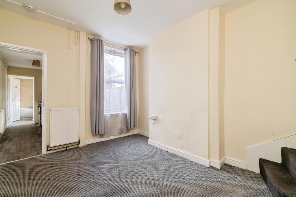 House in Nottingham, Nottinghamshire - View 4