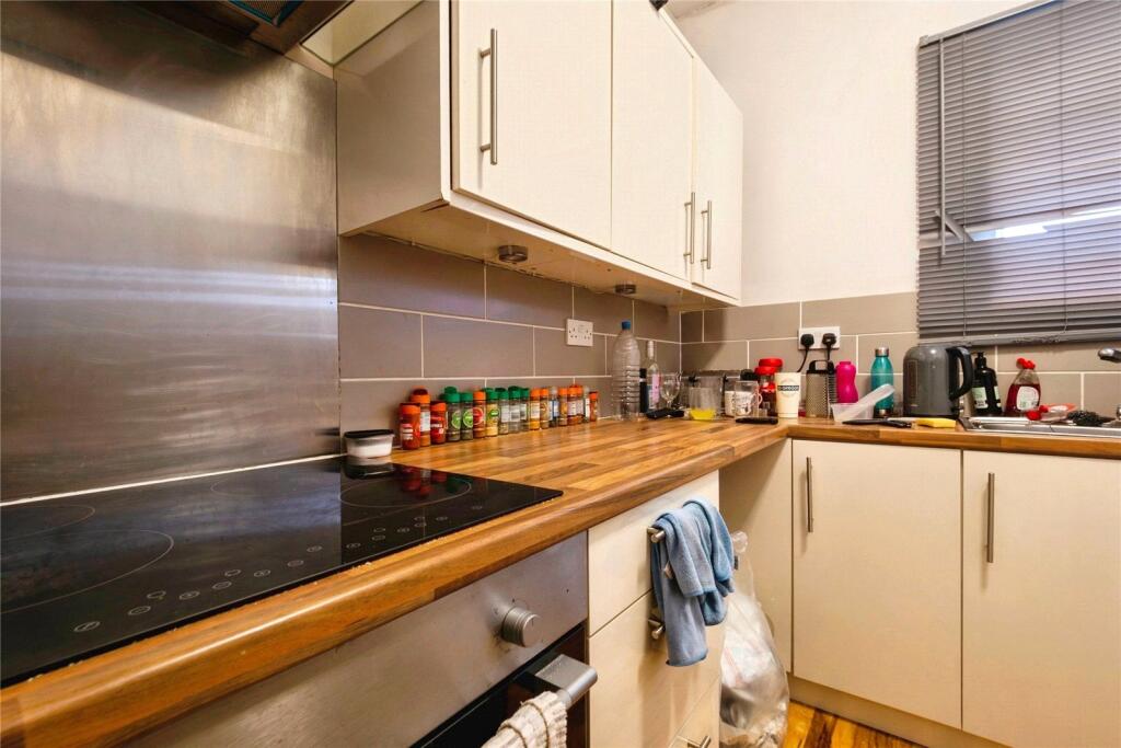 Apartment in Exeter, Heavitree - View 5