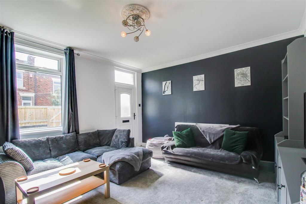 House in Wakefield, Flanshaw - View 5