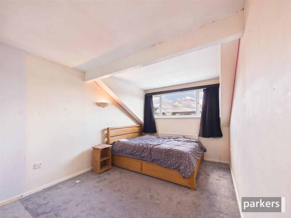House in Reading, Earley - More