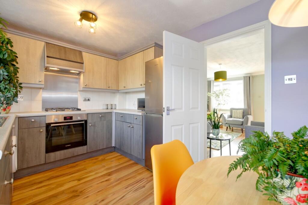 House in Wealden, Hailsham - More