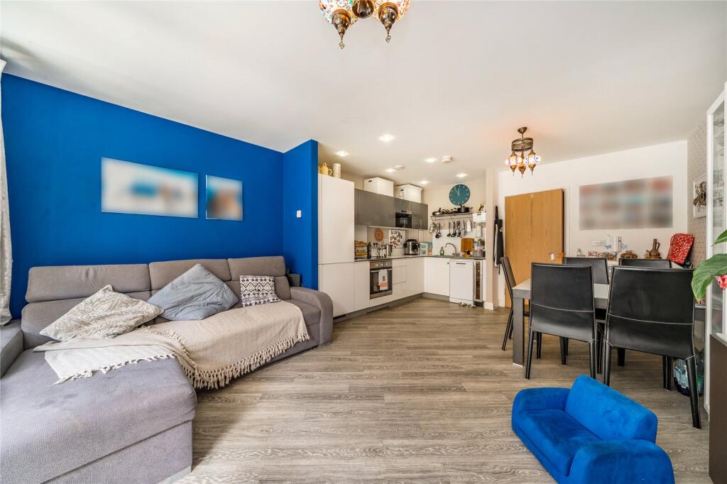 Apartment in London, St. Andrew's Village, Poplar - View 3