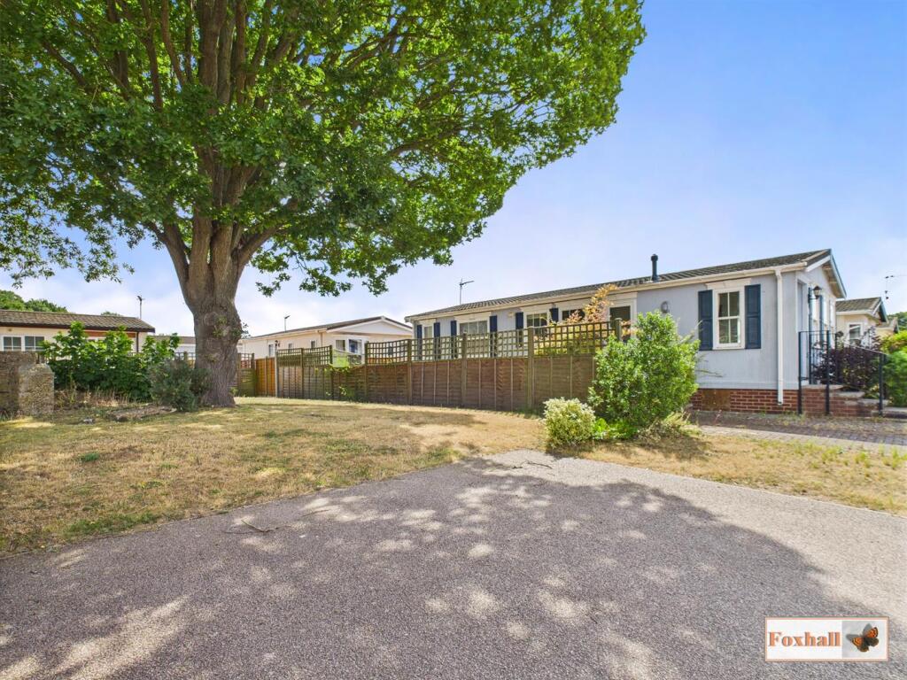 2-bed caravan on Copse Close, Martlesham Heath, Martlesham, £175,000
