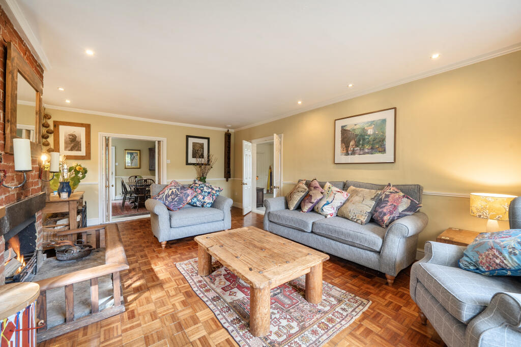 House in Southampton - More