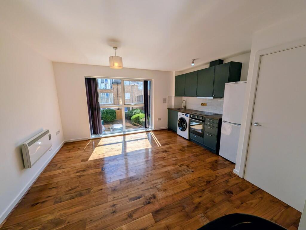 Park Road, Colliers Wood, London photo 3