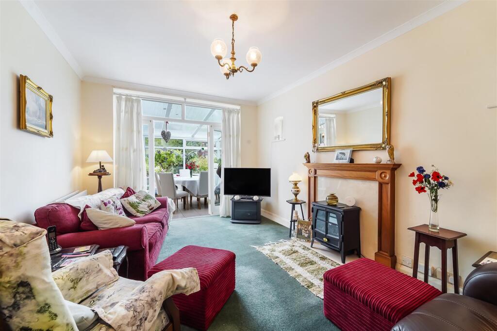 House in Sutton - More