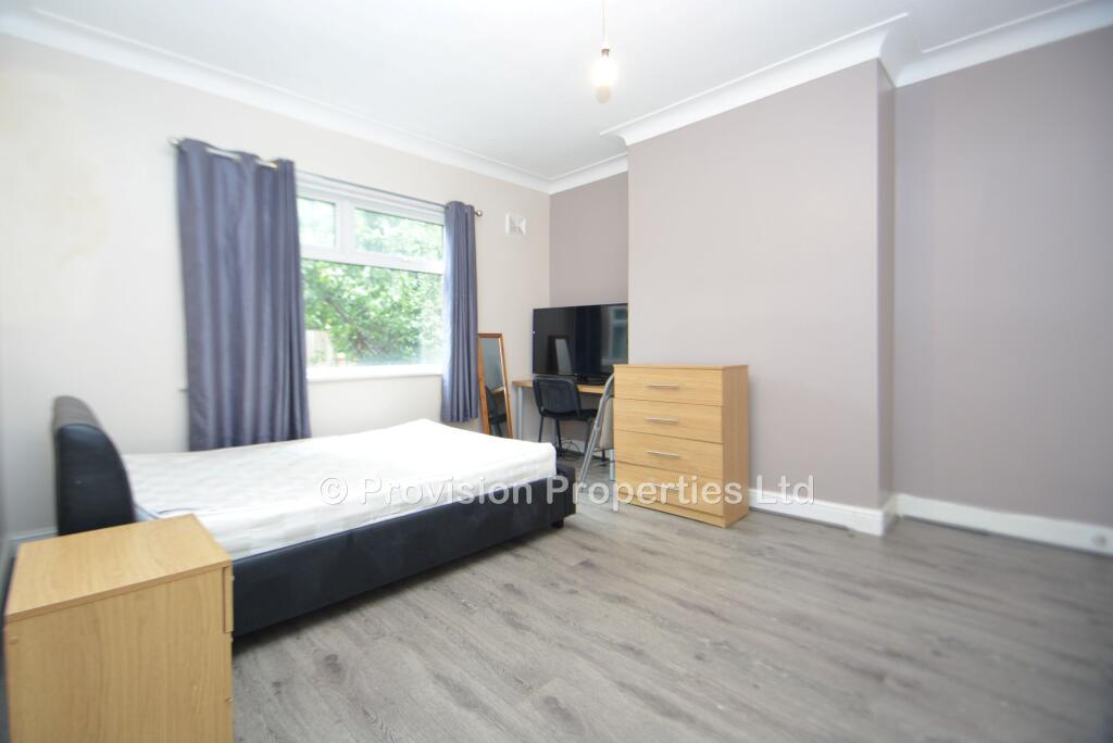 7 bedroom semi-detached house for rent