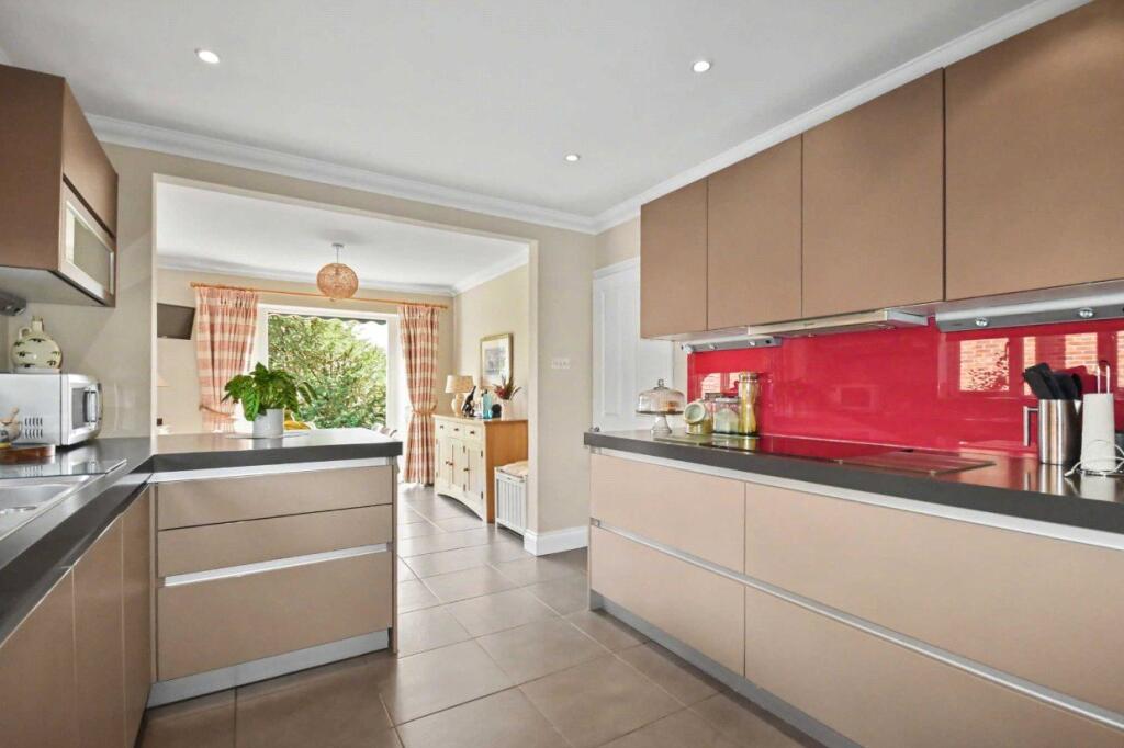 House in Farnham - View 4