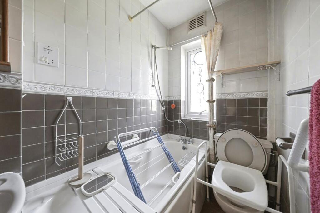 Apartment in London, Yeading - More