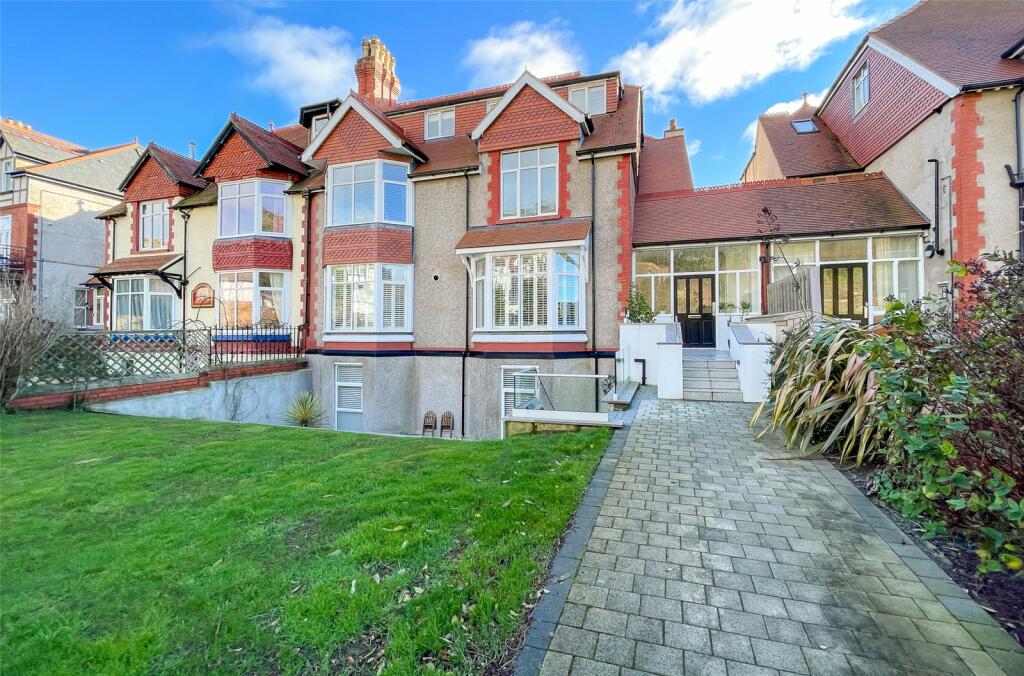 2-bed flat on Abbey Road, Llandudno, Conwy, LL30, £180,000