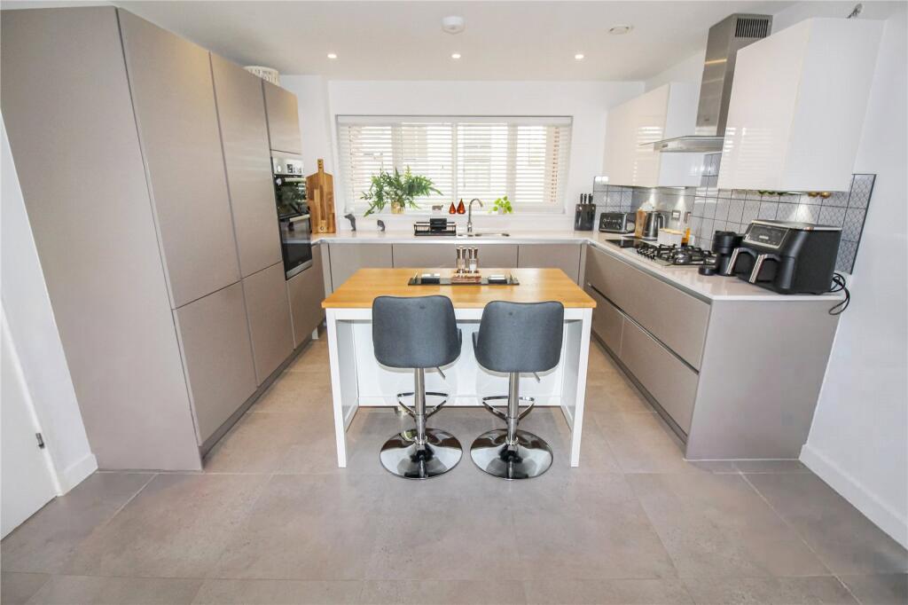 House in Swindon - View 5