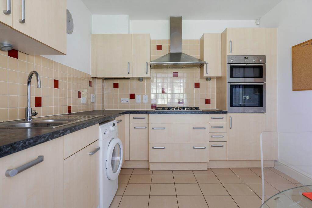 House in Mole Valley, Dorking - View 2